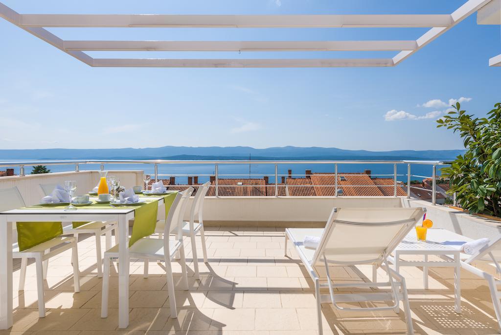 Azzurra 4*